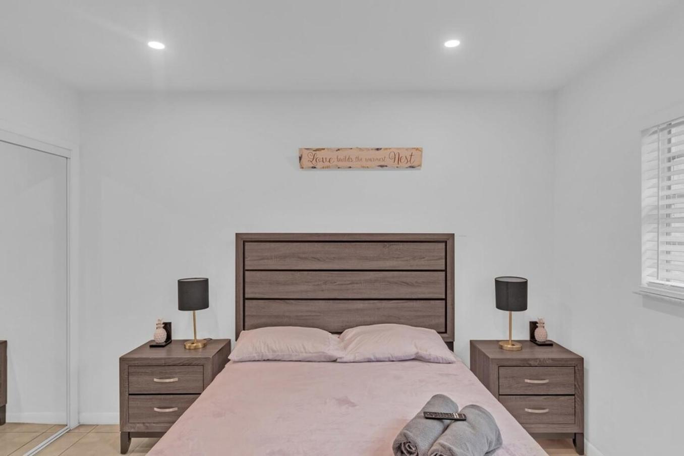 דניה ביץ' 2 Bedroom House Minutes From Beach And Casino Db1 מראה חיצוני תמונה