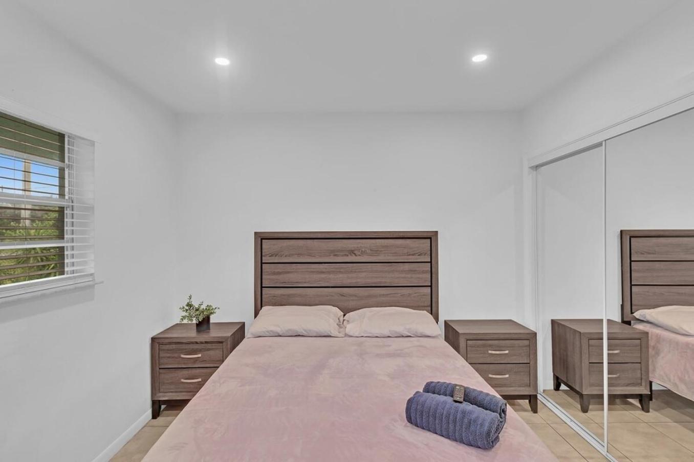 דניה ביץ' 2 Bedroom House Minutes From Beach And Casino Db1 מראה חיצוני תמונה