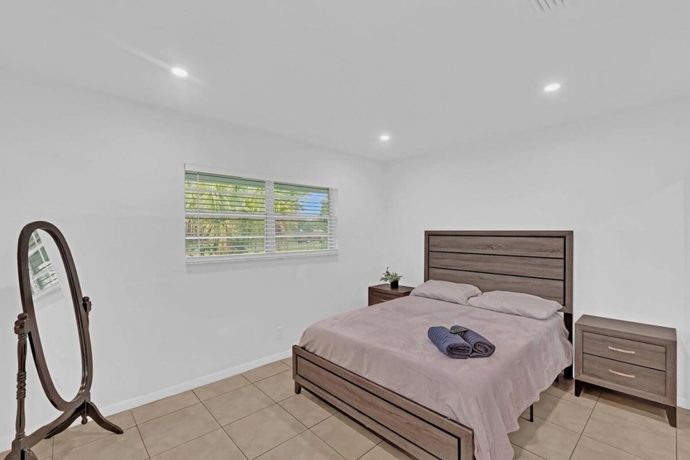דניה ביץ' 2 Bedroom House Minutes From Beach And Casino Db1 מראה חיצוני תמונה