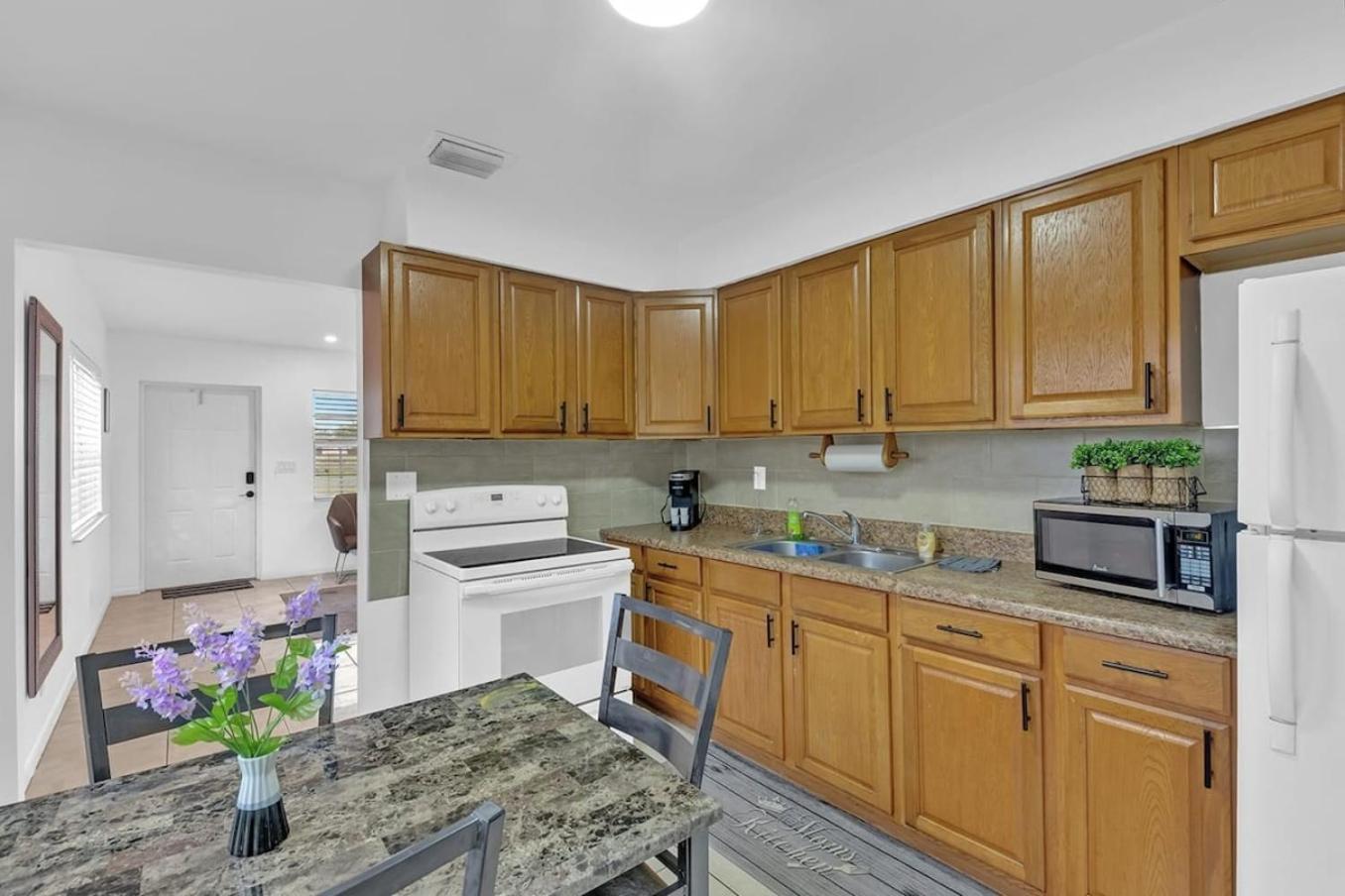 דניה ביץ' 2 Bedroom House Minutes From Beach And Casino Db1 מראה חיצוני תמונה
